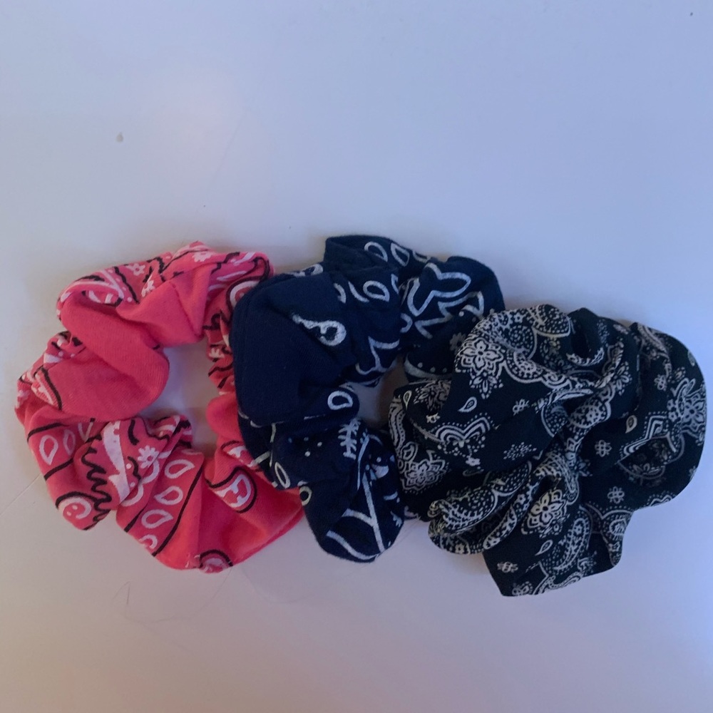 3 bandana print scrunchies